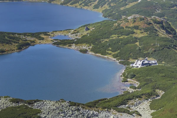 Zomer in de vallei van de 5 meren in hoge tatra bergen — Stockfoto