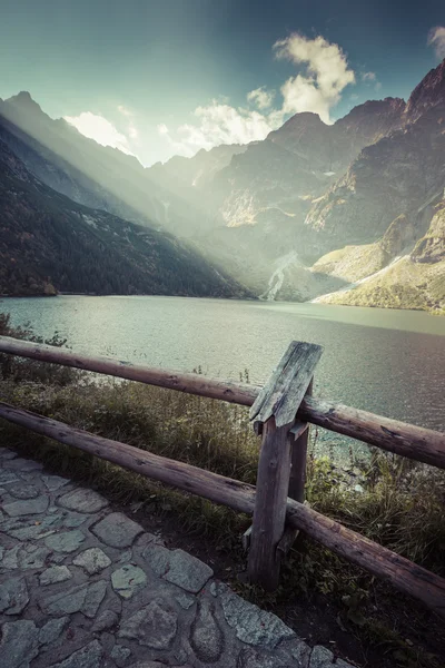 Green water mountain lake Morskie Oko, Montanhas Tatra, Polônia — Fotografia de Stock