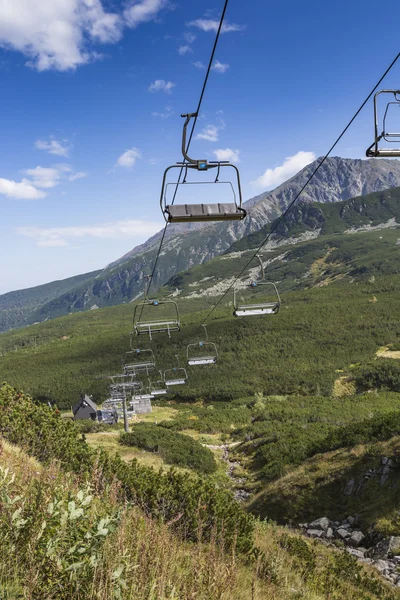Teleférico en Kasprowy Wierch pico en las montañas de Tatra, Polonia . — Foto de Stock
