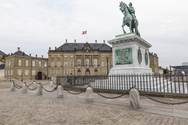 Kopenhag, Danimarka-Eylül 8: Castle Amalienborg heykeli ile