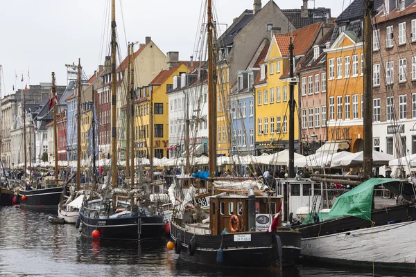Köpenhamn - September 07: Yachter i Nyhavn på den 07 September, 201 — Stockfoto