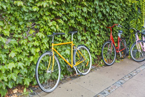 Klassieke vintage retro stad fiets in Kopenhagen, Denemarken — Stockfoto