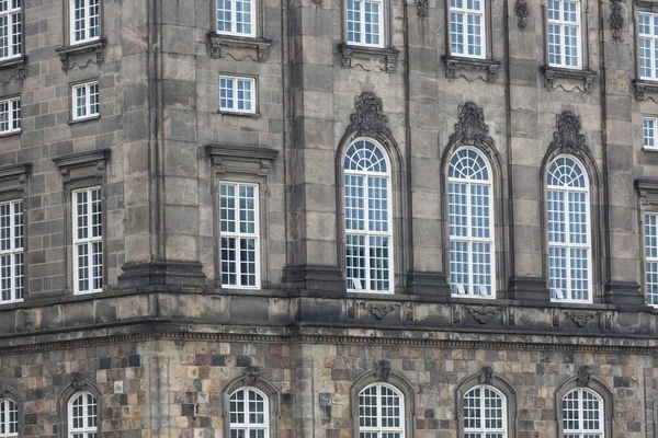 Frontansicht des Hauptgebäudes und des Platzes vor Christus — Stockfoto