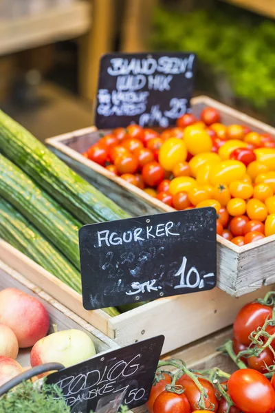 Warzywa świeże i ekologiczne na rynku rolników — Zdjęcie stockowe