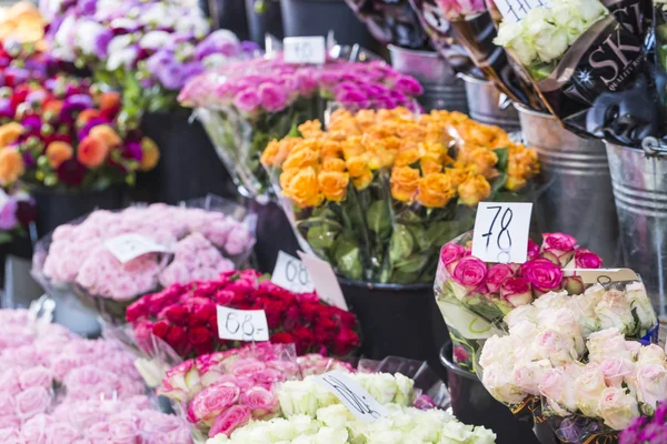 Mercado de flores al aire libre en Copenhague, Dinamarca . — Foto de Stock