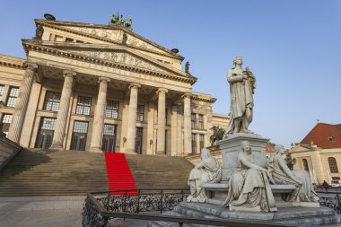 Berlin, Almanya - 11 Nisan 2014: Gendarmenm, konser salonu