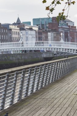 Dublin-12 Ocak: Dublin Liffey Nehri üzerinde 12 Ocak 2015.