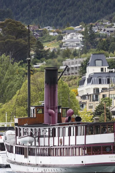 QUEENSTOWN, NZ - NOV 12: TSS Earnslaw on November 15 2014.It 's on — стоковое фото