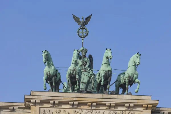 Berlin, Almanya - 11 Nisan 2014: Quadriga sutyen üzerine — Stok fotoğraf