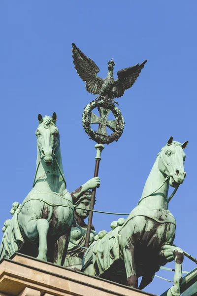 BERLIM, ALEMANHA - 11 de abril de 2014: A Quadriga em cima do sutiã — Fotografia de Stock