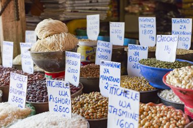 Afrika 'nın Zanzibar kentindeki geleneksel gıda pazarı.
