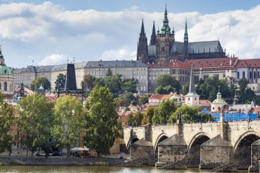 Charles Köprüsü 'nden Prag Kalesi' ne bak