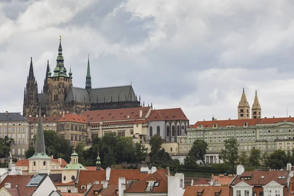 Vista sul Castello di Praga dal Ponte Carlo — Foto Stock