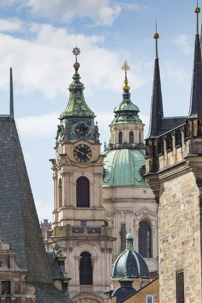 Veduta del colorato centro storico di Praga tratto dal ponte Carlo, C — Foto Stock