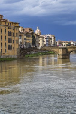 Florence, İtalya - Mart 07: Ponte Santa Trinita köprüden 