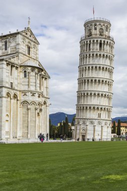 Piza, İtalya - 10 Mart, 2016: görünüm, eğilerek Kulesi ve Basi