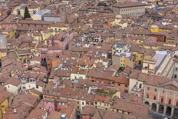 Vista del paisaje urbano desde "Due torri" o dos torres, Bolonia, provincia — Foto de Stock