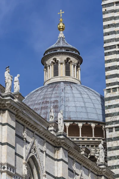 Siena Katedrali inşa Romanesk ve Got bir ortaçağ kilisesidir