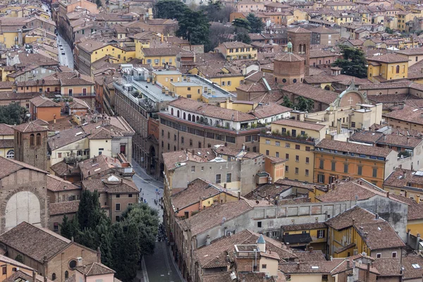 Vista del paisaje urbano desde "Due torri" o dos torres, Bolonia, provincia — Foto de Stock