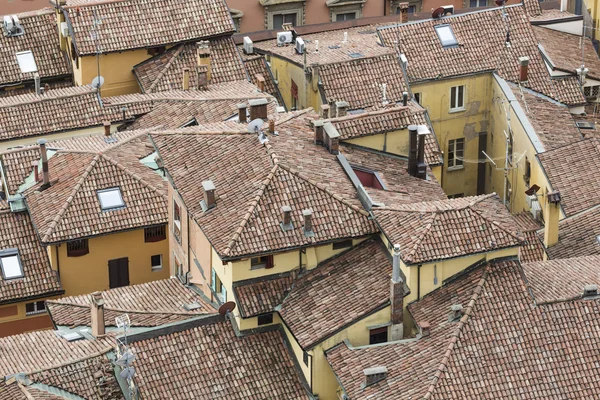 Stadsgezicht uitzicht vanaf "Due torri" of twee torens, Bologna, provincie — Stockfoto