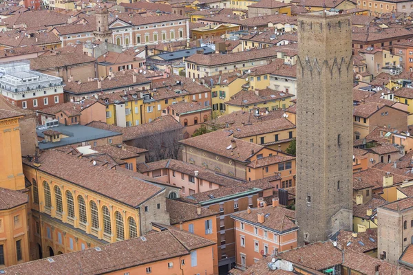 Vista del paisaje urbano desde "Due torri" o dos torres, Bolonia, provincia — Foto de Stock