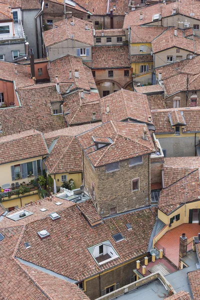 Vista del paisaje urbano desde "Due torri" o dos torres, Bolonia, provincia — Foto de Stock