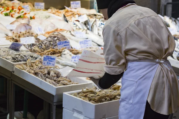 Bolonha mercado de peixe fresco, Itália . — Fotografia de Stock