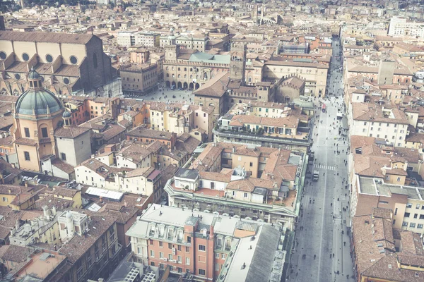 BOLOGNA, ITALIA - 05 DE MARZO DE 2016: Vista general del centro de la ciudad — Foto de Stock