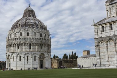 Piza, İtalya - 10 Mart, 2016: görünüm, eğilerek Kulesi ve Basi