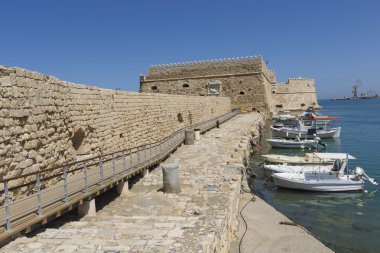 Balıkçı tekneleri limanda Heraklion, Girit Adası, Yunanistan