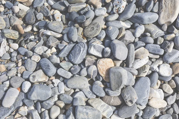 Pedras do mar ou a pedra preta lisa molhada na praia como backgro — Fotografia de Stock