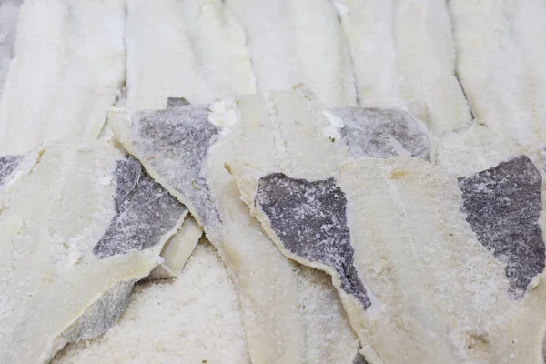 Gesalzener Kabeljau Bacalao auf dem Markt, Griechenland. — Stockfoto