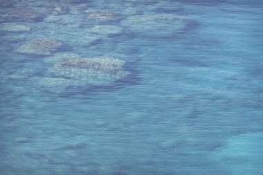 güzel masmavi deniz ve kayalar Yunanistan