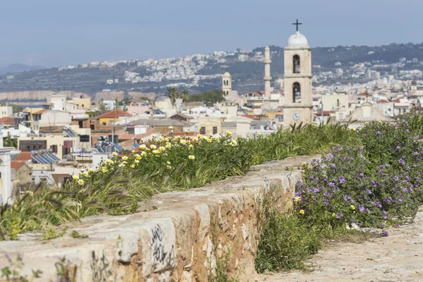 Nézd a fehér házak, Chania város felülről, Kréta, Greec — Stock Fotó