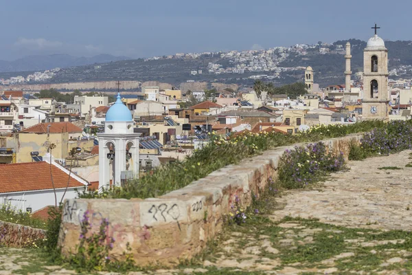 Beyaz evler yukarıdan, Girit, Greec Chania şehrin görünümünü — Stok fotoğraf