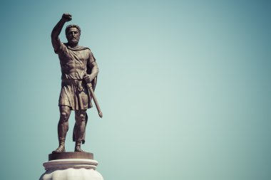 Filip II, babası İskender büyük anıt heykeli. Skop