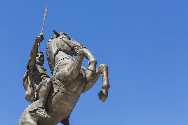 Bojovník na koně socha "Alexander the Great" na náměstí Skopje — Stock fotografie