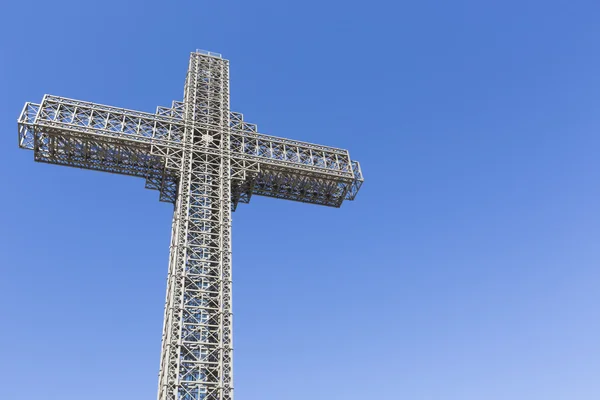 Jahrtausendkreuz auf dem Gipfel des Vodnoer Berges über Skopj — Stockfoto