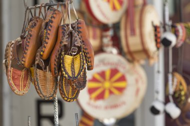 Geleneksel deri ayakkabılar, Skopje, Makedonya.