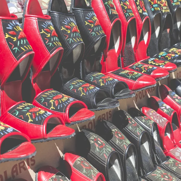 Tradiční kožené boty, Skopje, Makedonie. — Stock fotografie