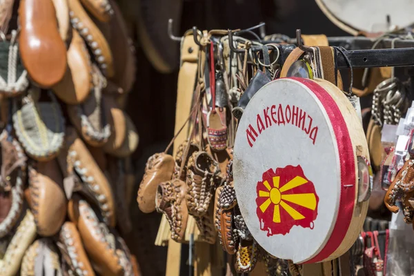 Geleneksel deri ayakkabılar, Skopje, Makedonya.