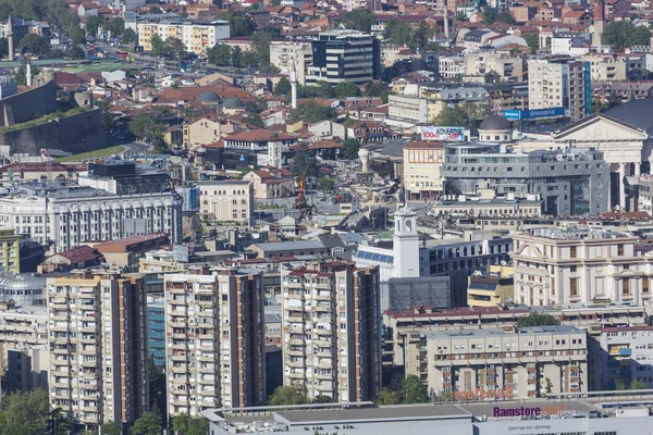 Üsküp - Makedonya şehir merkezinin havadan görünümü — Stok fotoğraf