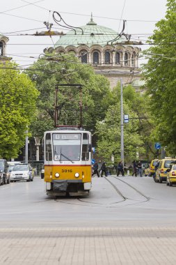 Sofia, Bulgaristan - 14 Nisan 2016: Tranway ve d sokak sahne