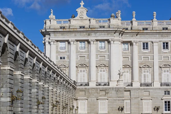 MADRID, SPANIEN - DECEMBER 06, 2014: Det kongelige palads i Madrid - Stock-foto