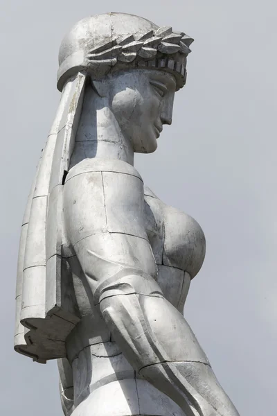 TBILISI, GEORGIA - 07 DE MAYO: Famosa estatua de la Madre Georgia en Tiflis — Foto de Stock