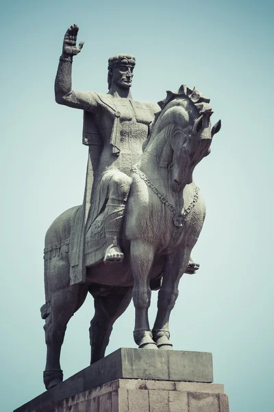 Tbilisi, Georgia - maj 07: Statyn av David Byggaren i fr — Stockfoto