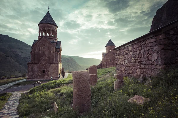 古代の修道院 Amaghu バレー、Ar の山中にシルクロード時代の旅人 — ストック写真