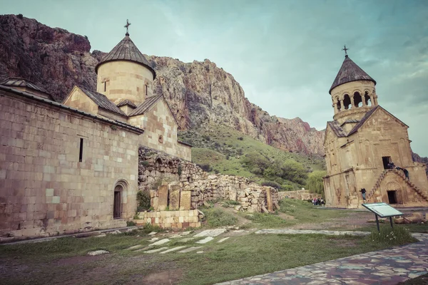 Eski manastır Noravank Amaghu Vadisi, Ar dağlarında — Stok fotoğraf