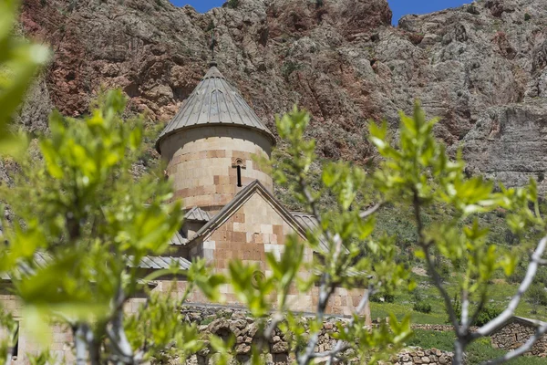 Eski manastır Noravank Amaghu Vadisi, Ar dağlarında — Stok fotoğraf