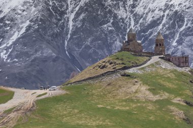 Georgia, Stepantsminda-Sameba. Antik Gergeti Trinity Kilisesi